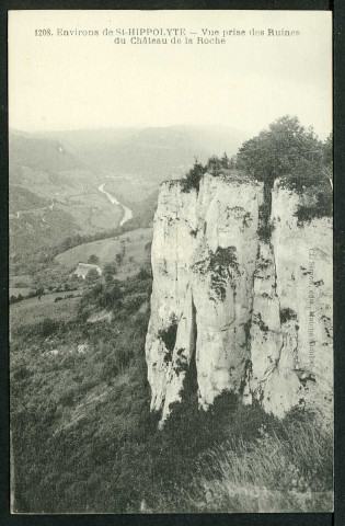 Vue prise des ruines du château de la Roche