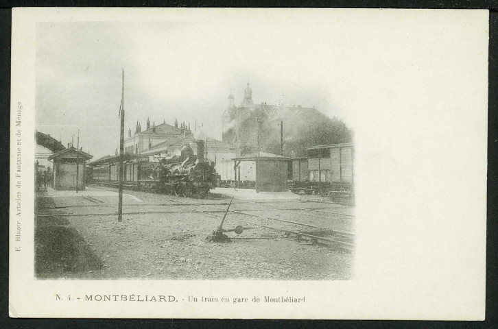 Un train en gare de Montbéliard