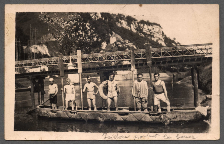 Rameurs et leur aviron sur le Doubs