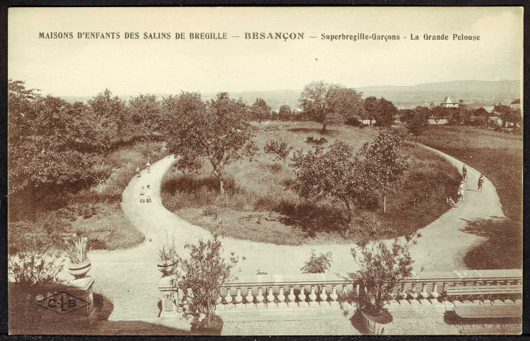 Maisons d'enfants des salins de Bregille, Besançon, Superbregille-garçons, la grande pelouse