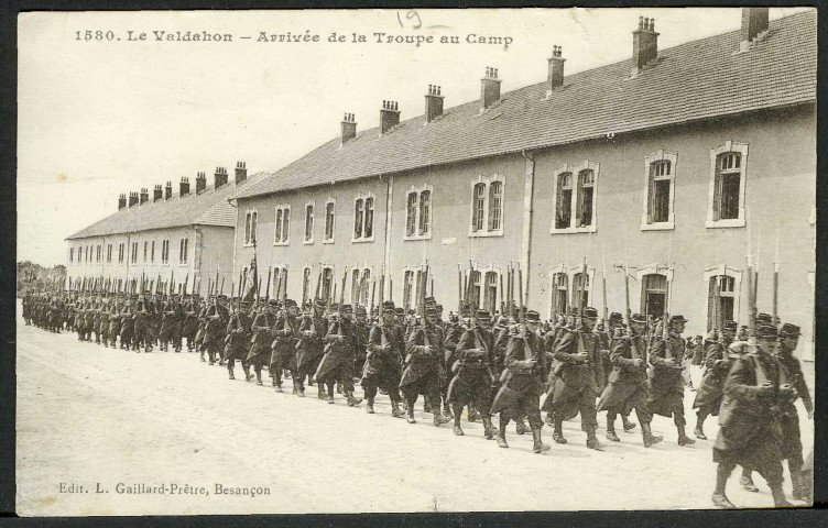 Arrivée de la troupe au camp