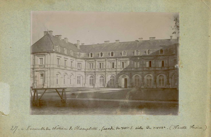 Vue d'ensemble du château de Champlitte
