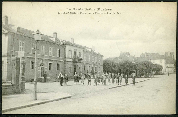 Place de la Mairie, les écoles