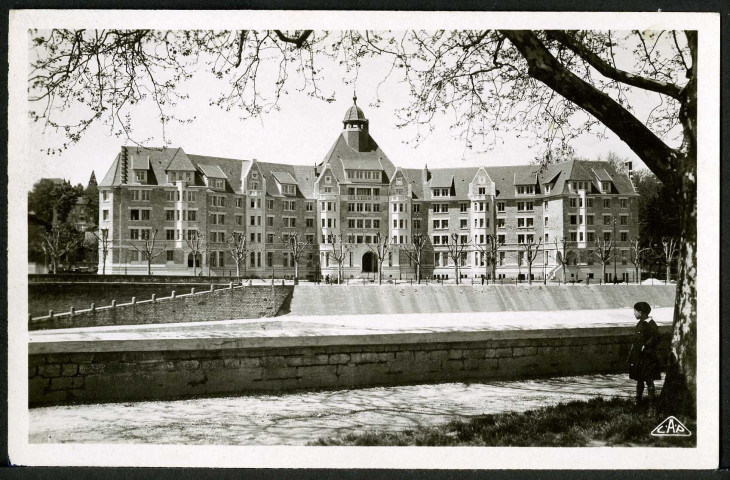 Cité universitaire ou maison des étudiants