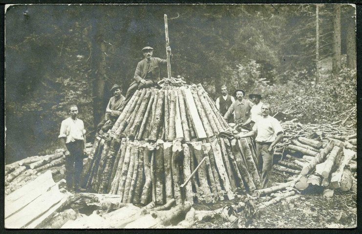 Photo des charbonniers dans le Haut-Doubs