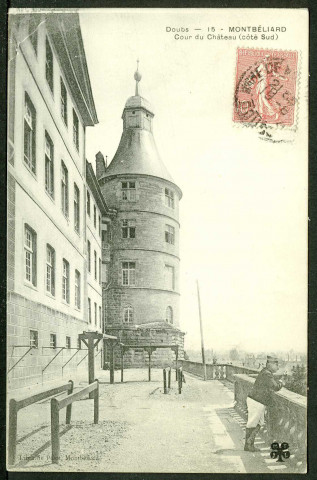Cour du château coté sud