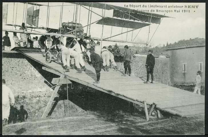 Le départ de l'aviateur Rémy au Polygone