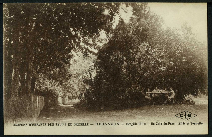 Maisons d'enfants des salins de Bregille, un coin du parc, allée et tonnelle