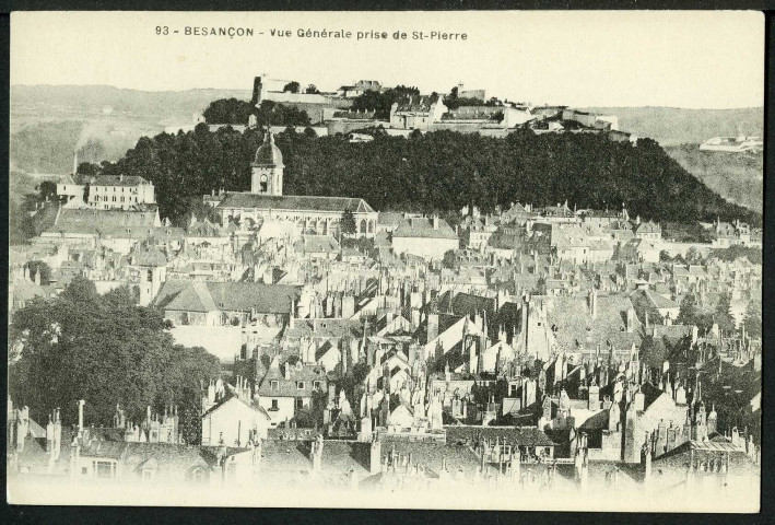 Vue prise sur la cathédrale Saint-Jean et la citadelle