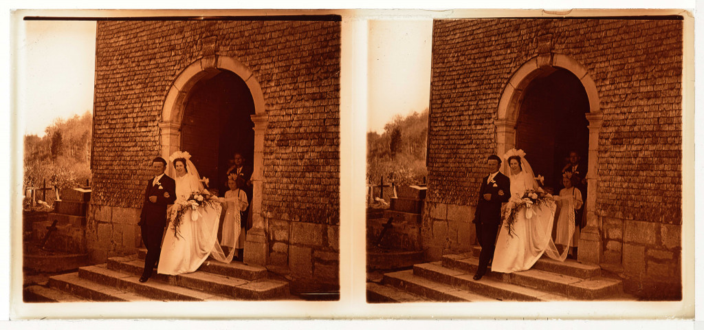 Sur les marches de l'église