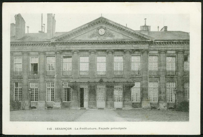 Façade de la préfecture