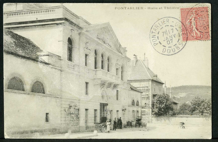 Halle et théâtre