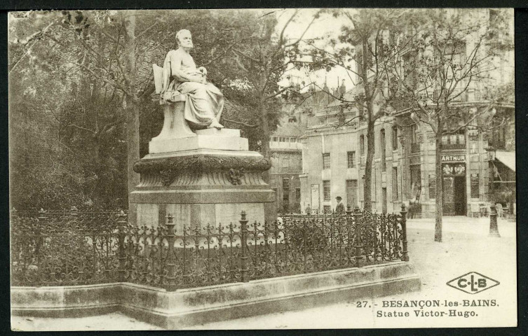 Vue de la statue Victor Hugo