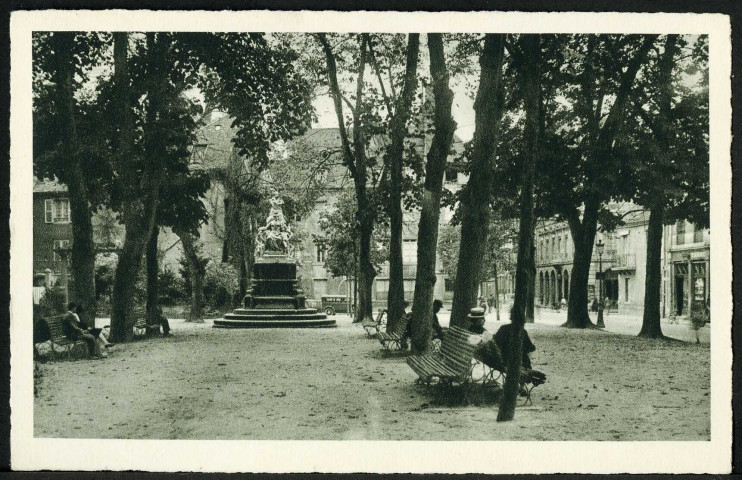 Promenade Granvelle et monument Veil-Picard