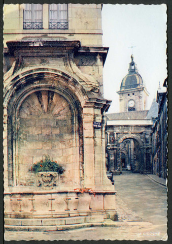 Porte Noire et clocher Saint-Jean