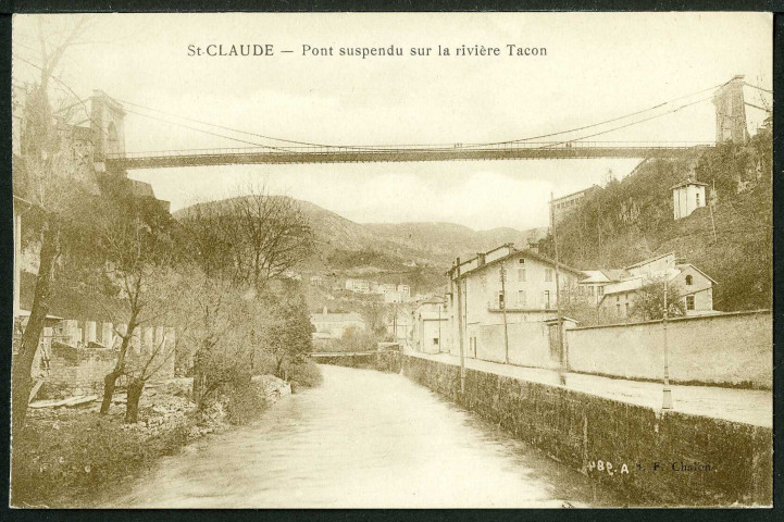 Pont suspendu sur la rivière Tacon