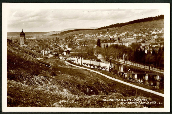 Vue prise de la carrière sur la ville