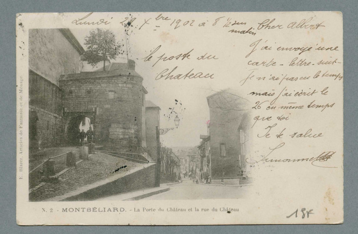 La porte du château et la rue du Château