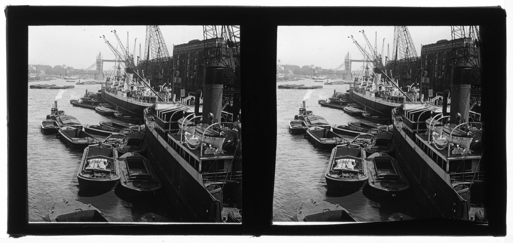 Bateaux accostés sur la Tamise