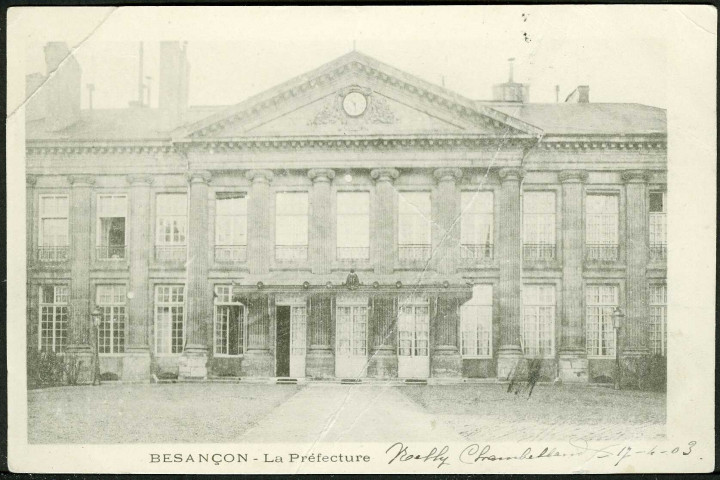 Façade principale de la préfecture