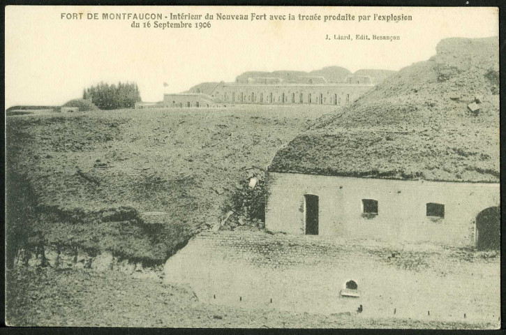 Intérieur du nouveau fort avec la trouée produite par l'explosion