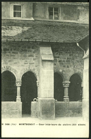 Vue de la cour intérieur du cloître