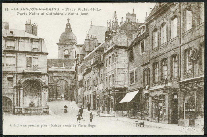 Place Victor Hugo, porte Noire et cathédrale Saint-Jean