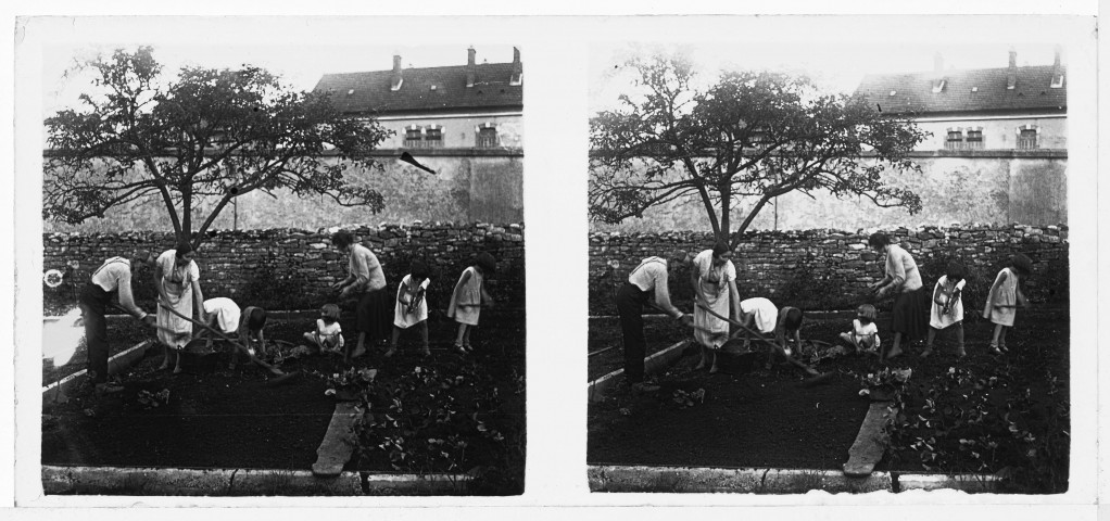 Séance de jardinage en famille