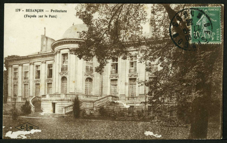 Façade sur le parc de la préfecture