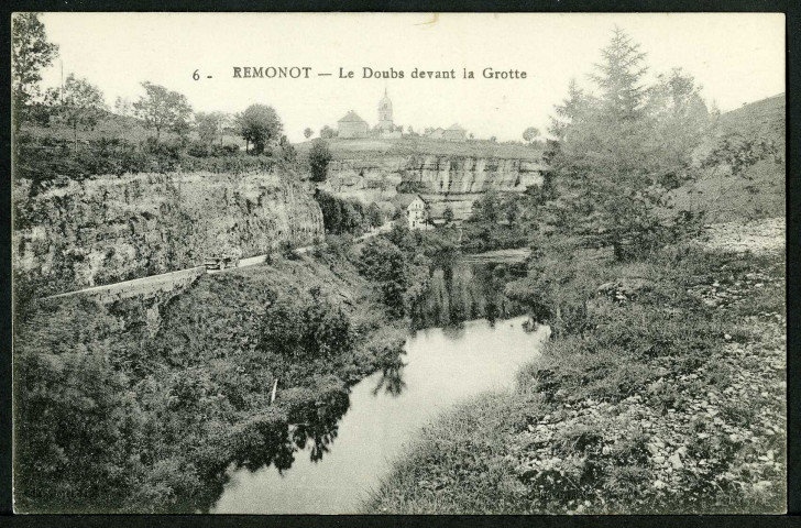 Le Doubs devant la grotte