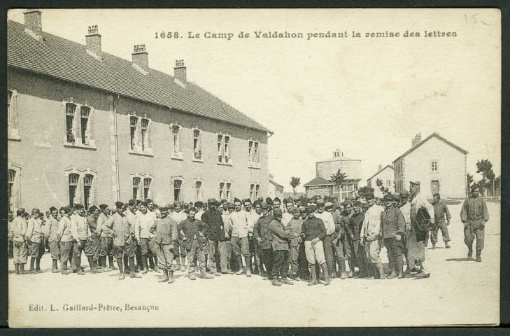 Le camp pendant la remise des lettres