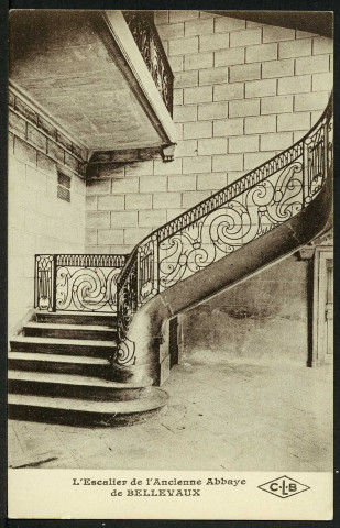 L'escalier de l'ancienne abbaye de Bellevaux
