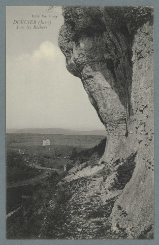 Sous les rochers