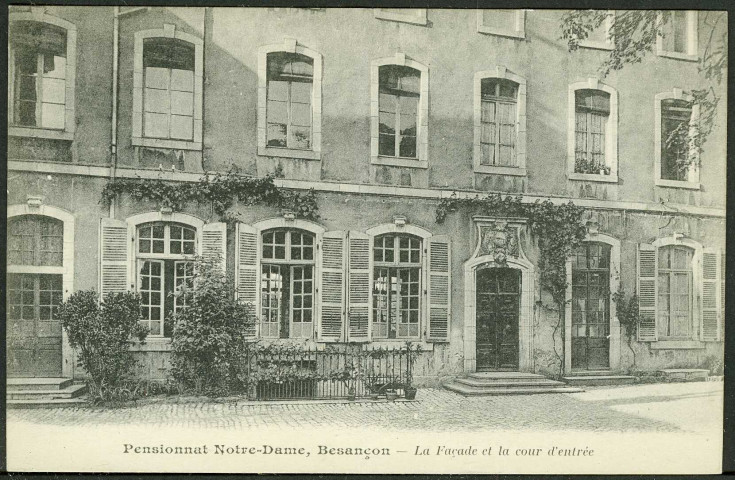 Pensionnat Notre-Dame, Besançon, la façade et la cour d'entrée