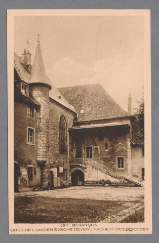 Cour de l'ancien évêché devenu faculté des sciences
