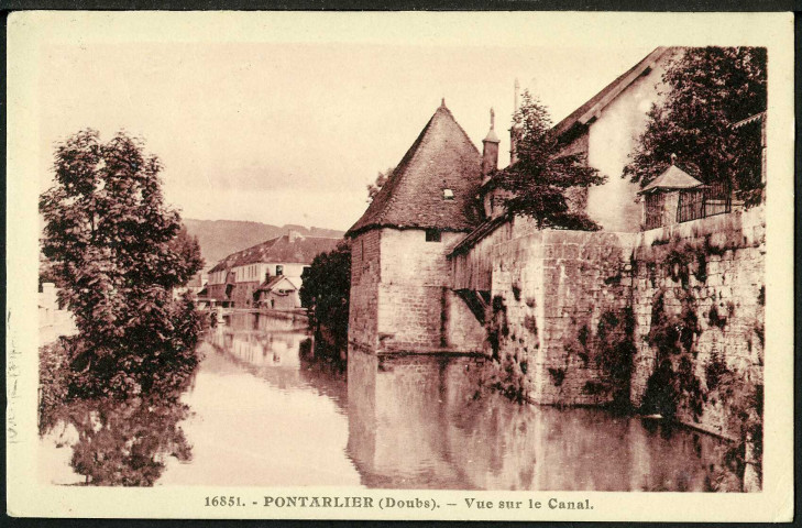 Vue de Pontarlier avec les bords du Doubs