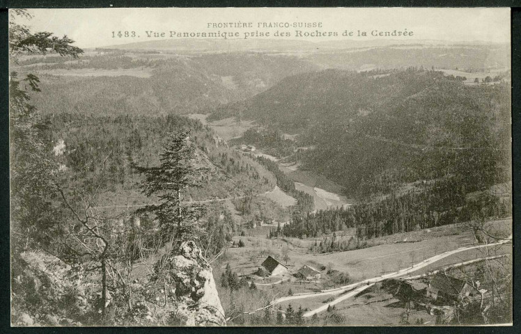 Vue panoramique prise des rochers de la Cendrée