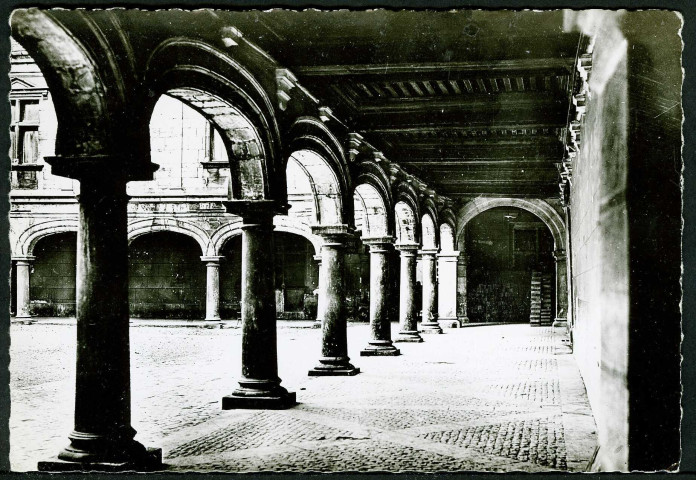 Cour intérieur du palais Granvelle