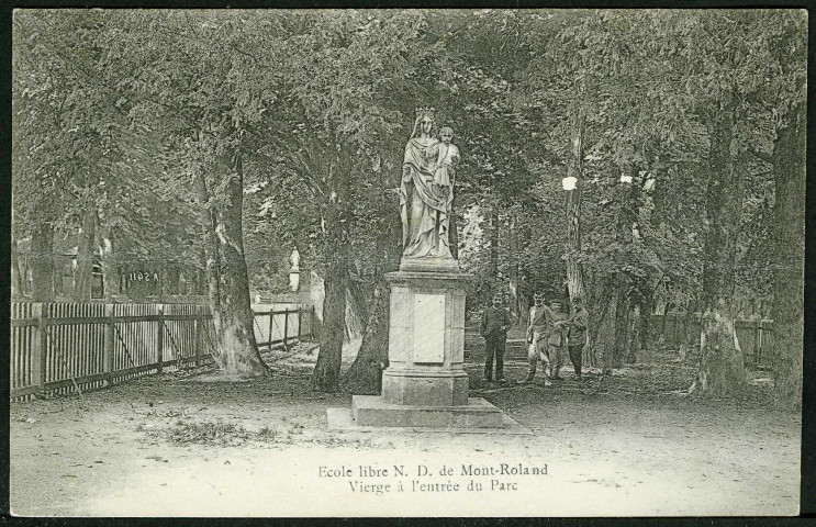 École libre Notre-Dame de Mont-Roland, Vierge à l'entrée du parc