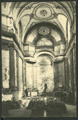 Intérieur de l'abbaye, halle actuelle