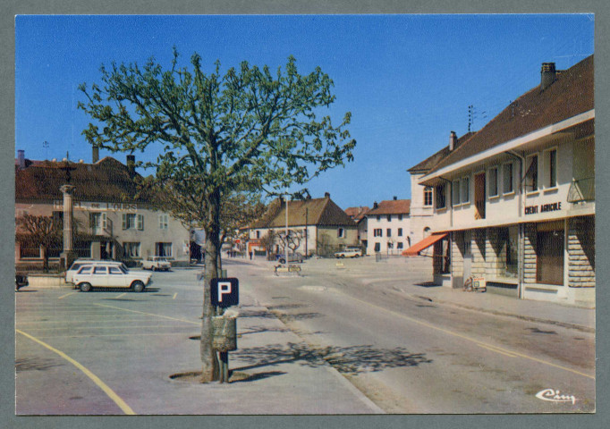 La place de Verdun et hôtel de l'Ours