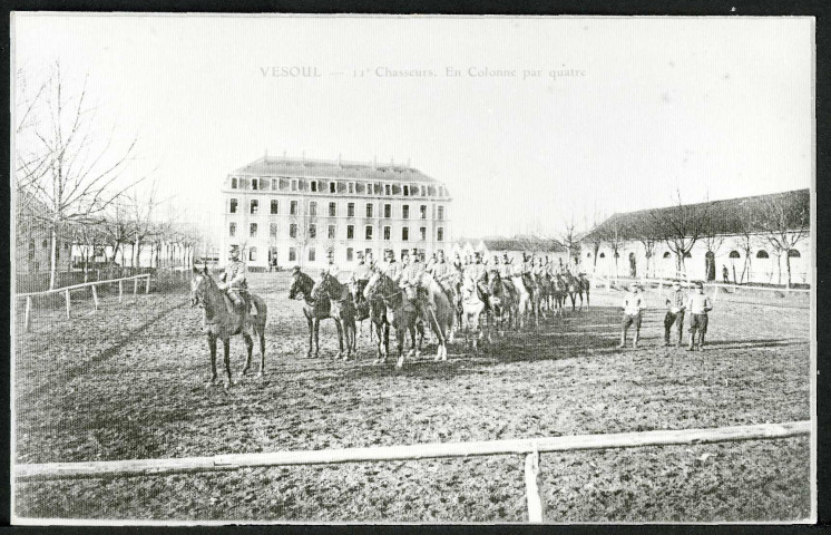 11e chasseurs, en colonnes par quatre