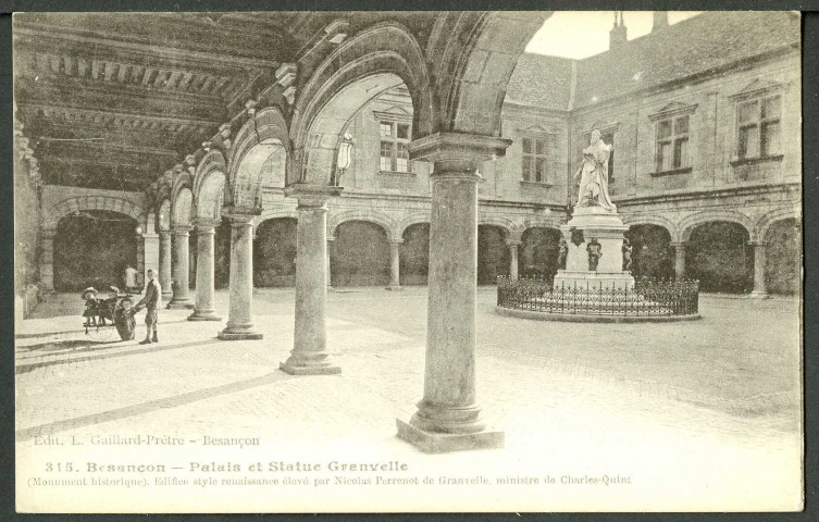 Statue et cour intérieur du palais Granvelle