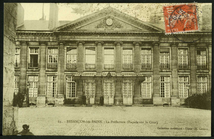 Façade principale de la préfecture
