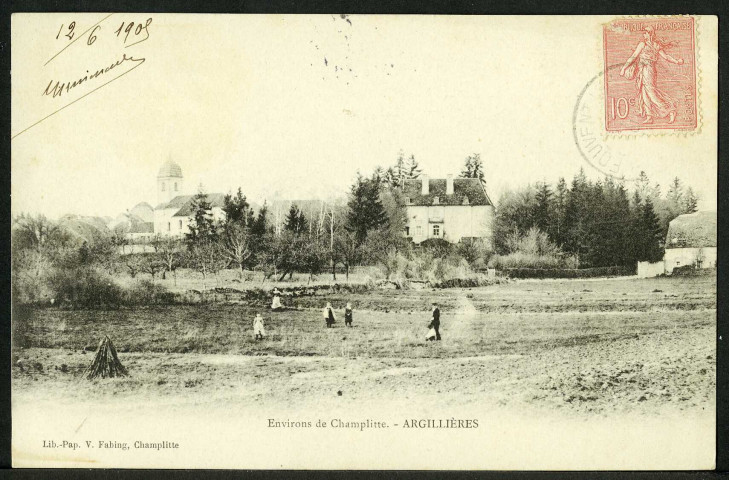 Vue lointaine de l'église