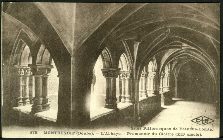 Vue du promenoir du cloître
