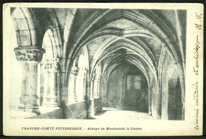 Vue du promenoir du cloître