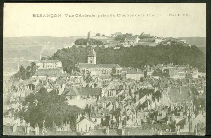 Vue prise sur la cathédrale Saint-Jean et la citadelle