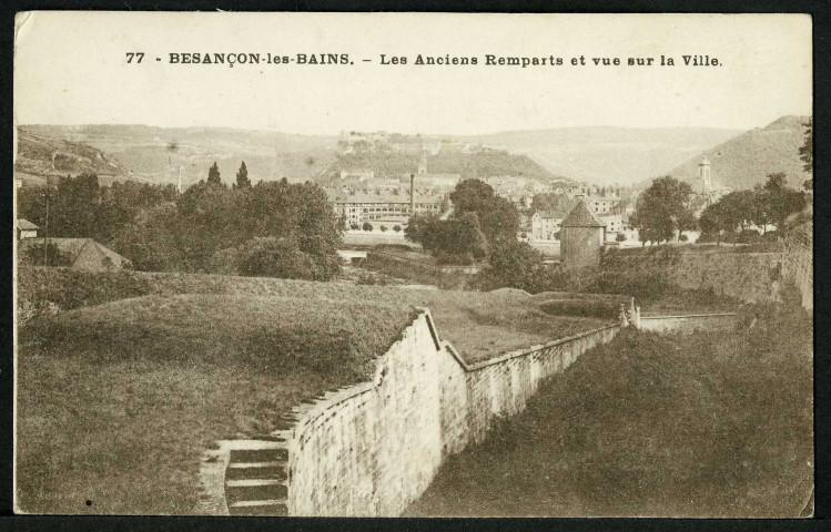Les anciens remparts et vue sur la ville