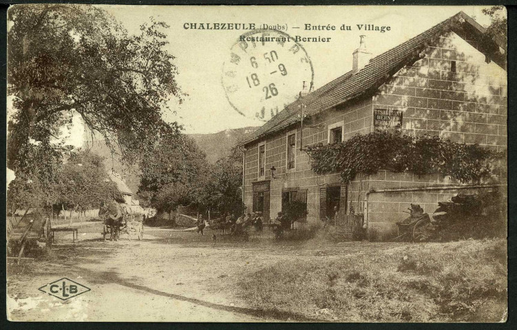Entrée du village, restaurant Bernier